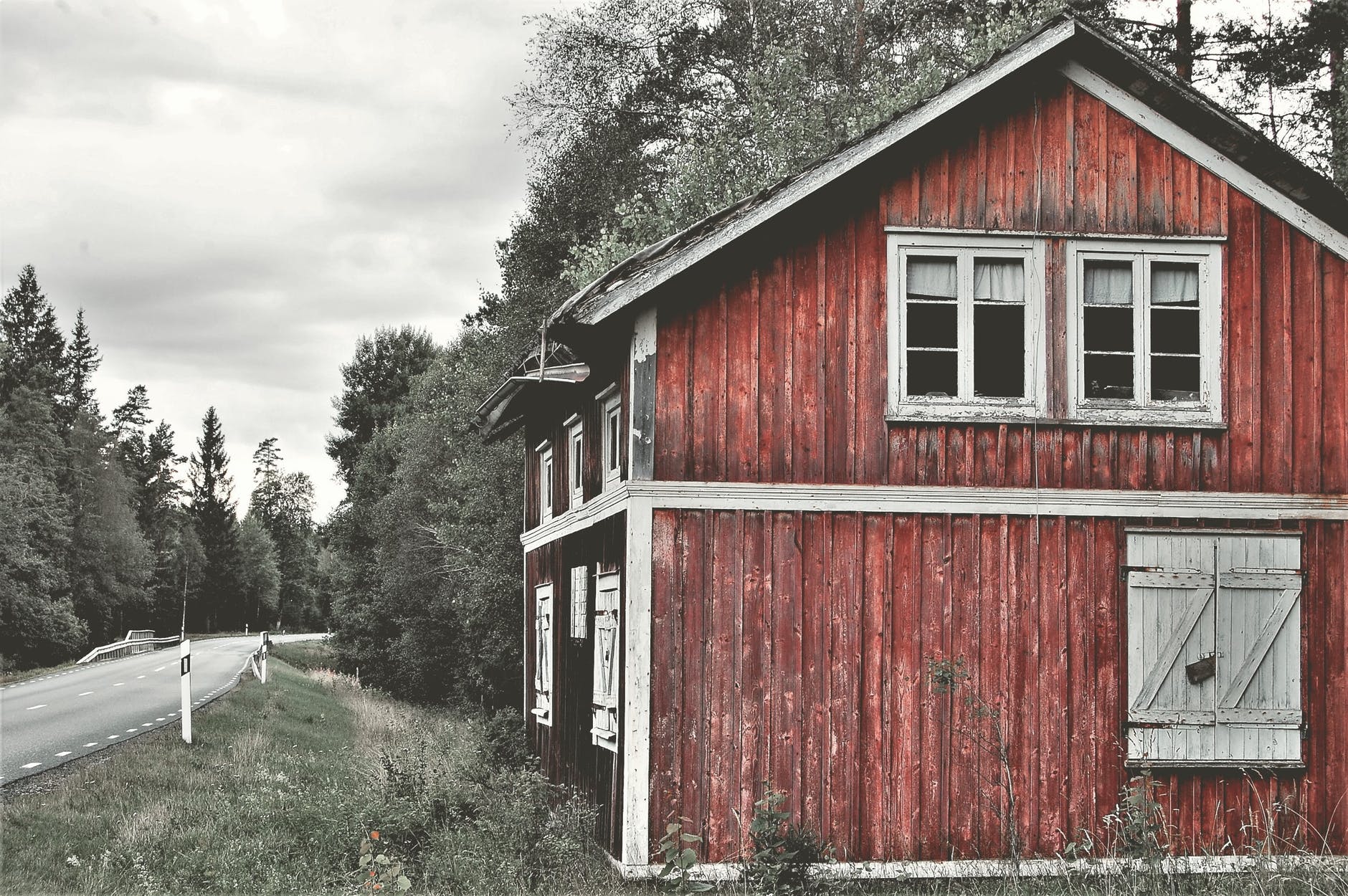 abandoned architecture barn bungalow